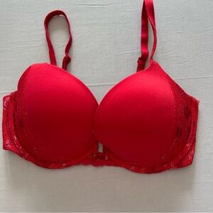 Victoria’s Secret very sexy red push-up bra with‎ lace 32DD EUC